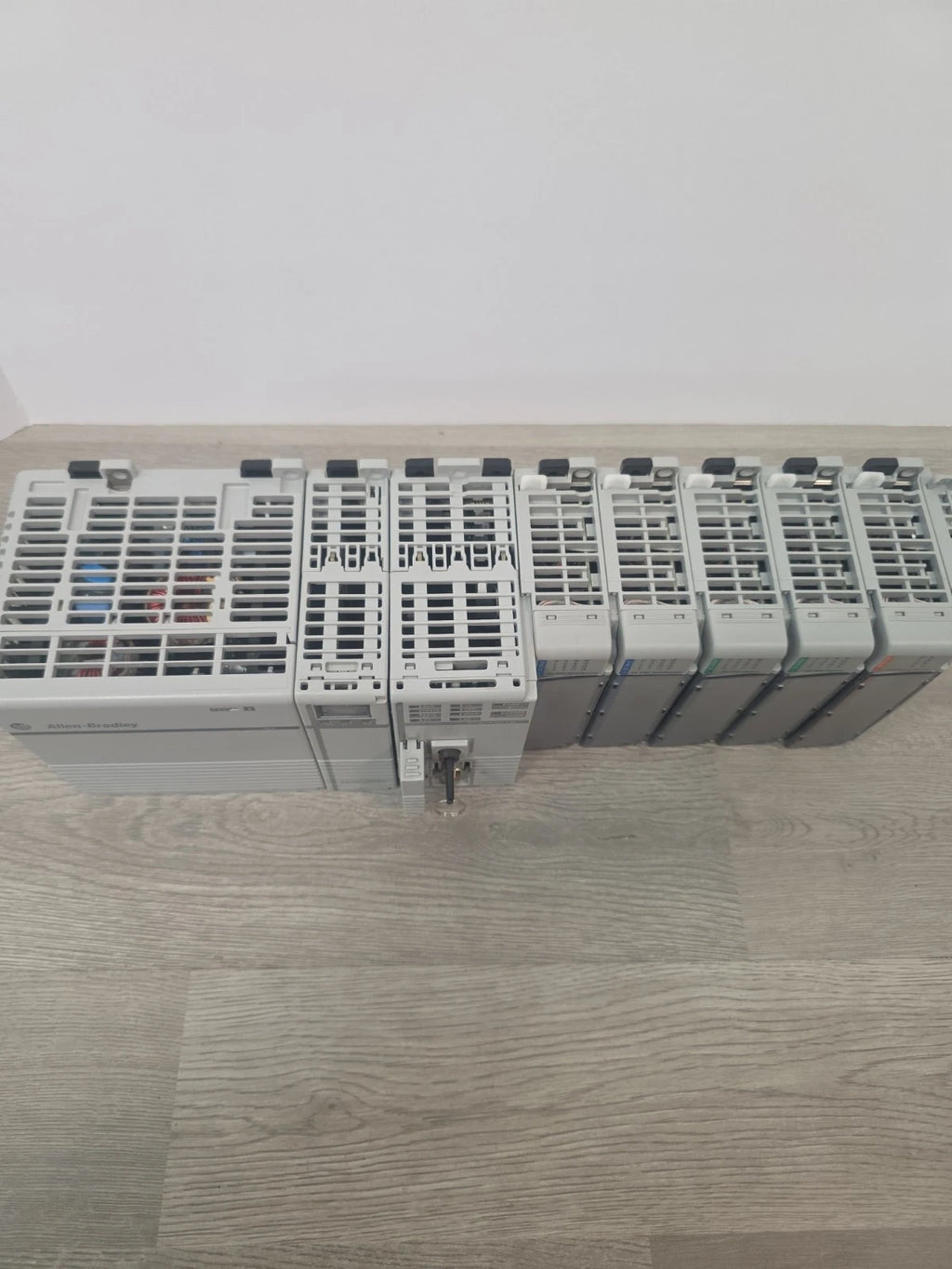 Allen-Bradley 1768-L45 CompactLogix PLC 1768-ENBT 1768-PB3 + I/O Modules